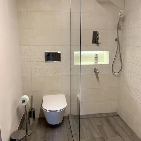 Апартамент Cozy Townhouse In The Heart Of *