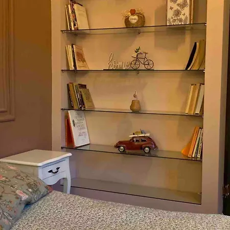 Cozy Townhouse In The Heart Of