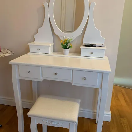 Апартамент Cozy Townhouse In The Heart Of *