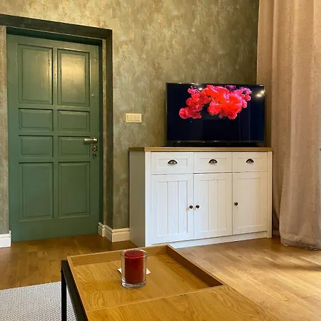 Cozy Townhouse In The Heart Of *