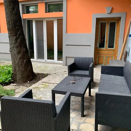 Cozy Townhouse In The Heart Of