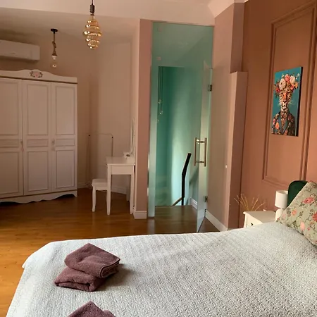 Cozy Townhouse In The Heart Of * 소피아