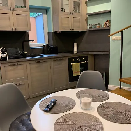 Cozy Townhouse In The Heart Of Szófia