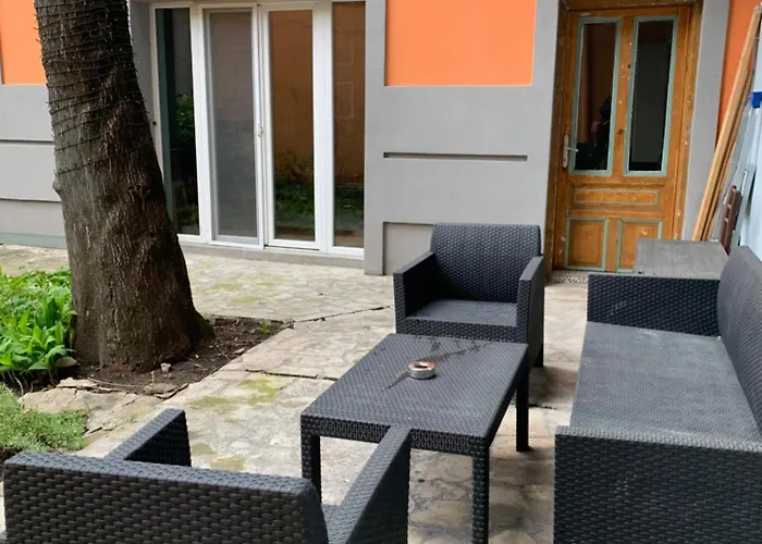 Cozy Townhouse In The Heart Of